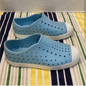 Native Jefferson light blue size J1 shoes